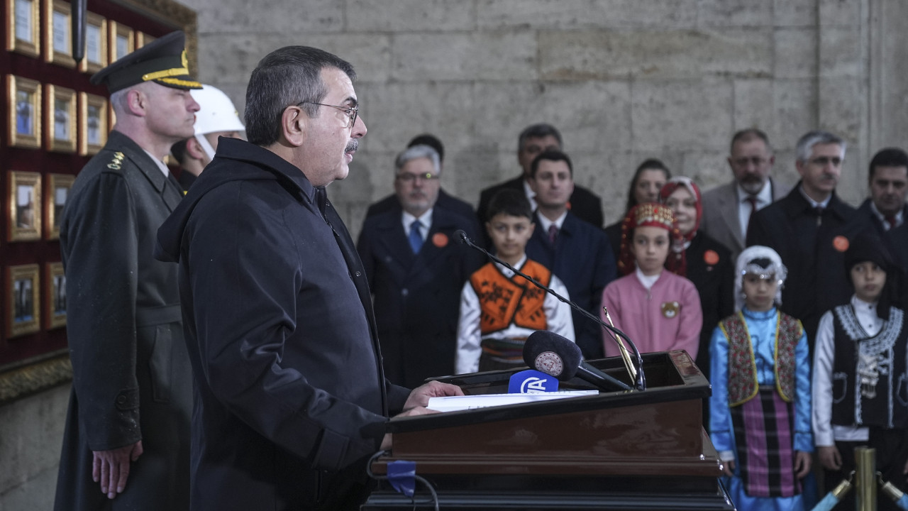Bakan Tekin Anıtkabir'i ziyaret etti