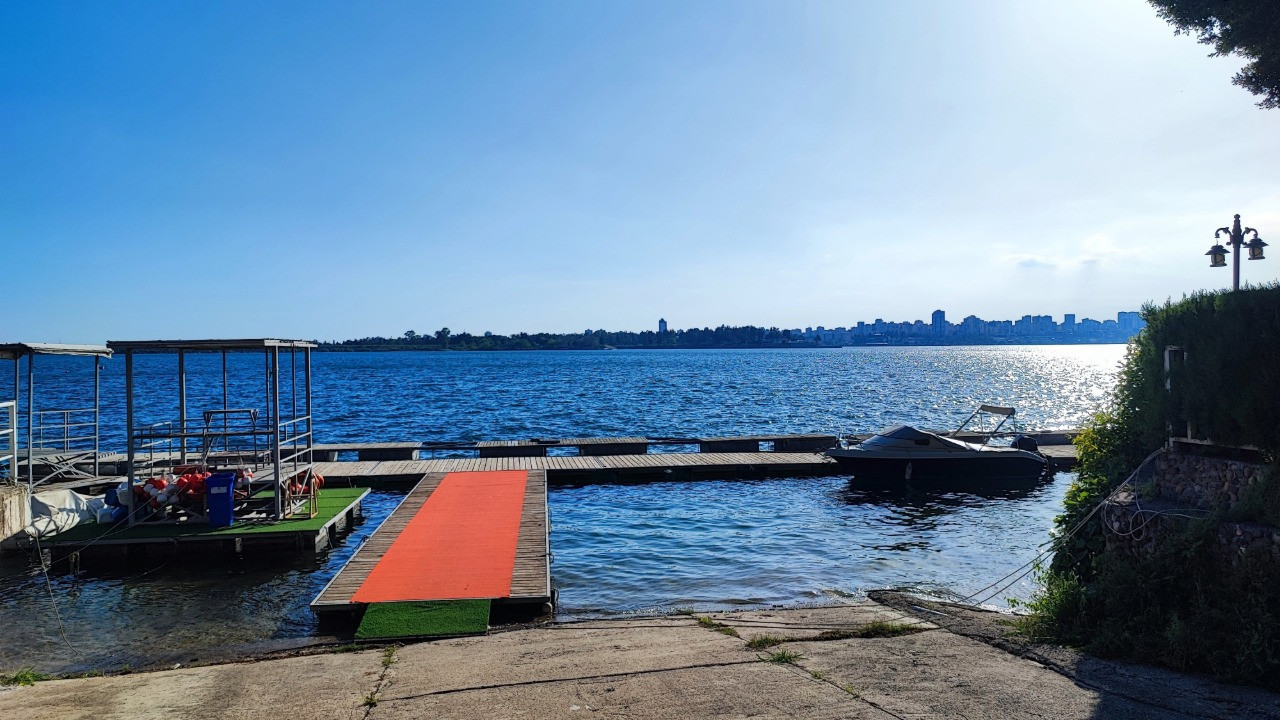 Baraj gölünde boğulma tehlikesi geçiren genç hastaneye kaldırıldı