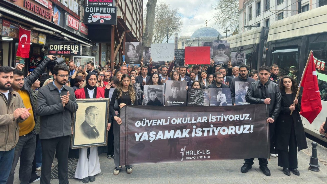 CHP'den İstanbul İl Milli Eğitim Müdürlüğü önünde protesto