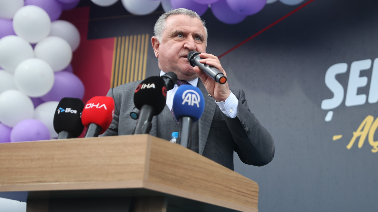 Dursun Özbek, bakanın sözlerini ayakta alkışladı: Cimbom için çalışmaya devam edeceğiz