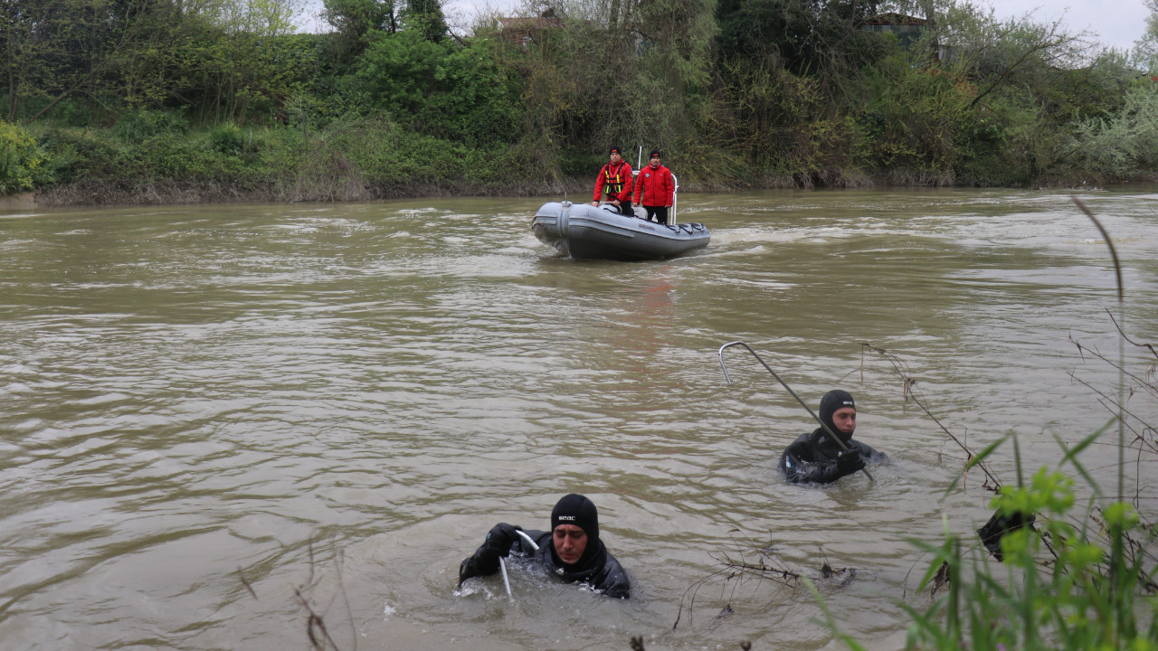 Nehre düşen çocuktan iz yok