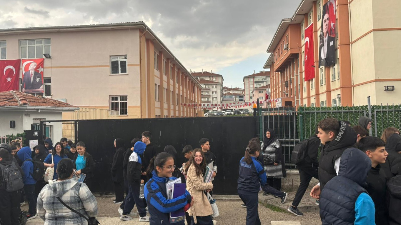 Okulda silaha karşı poşetli önlem!