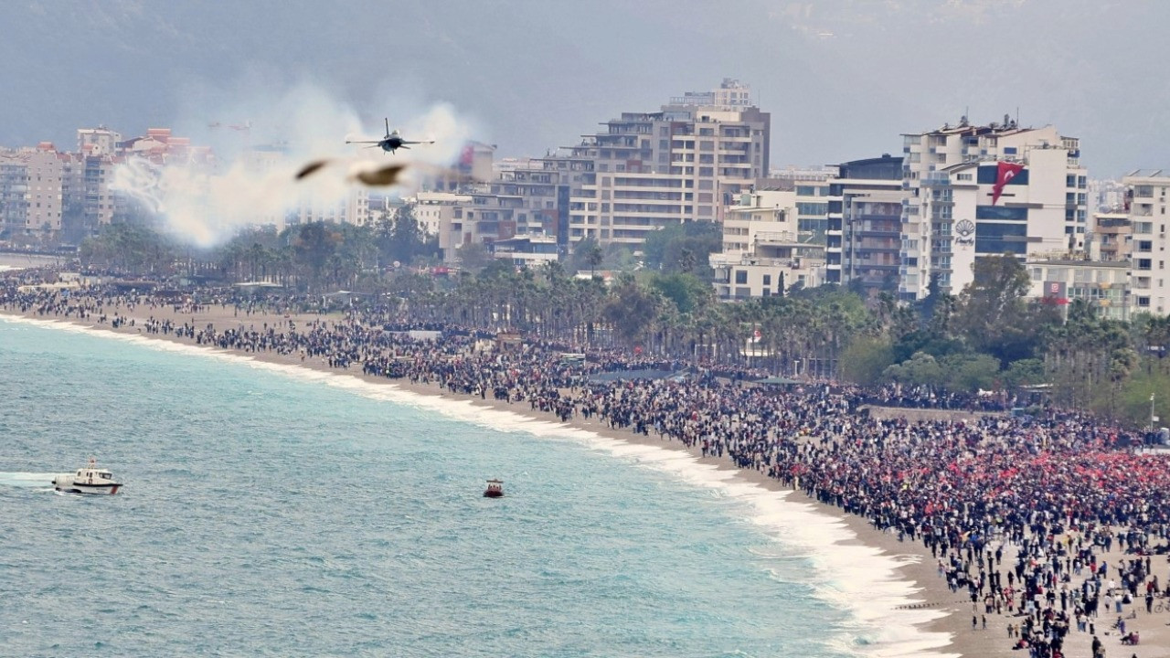 SOLOTÜRK, Antalya'da nefes kesti