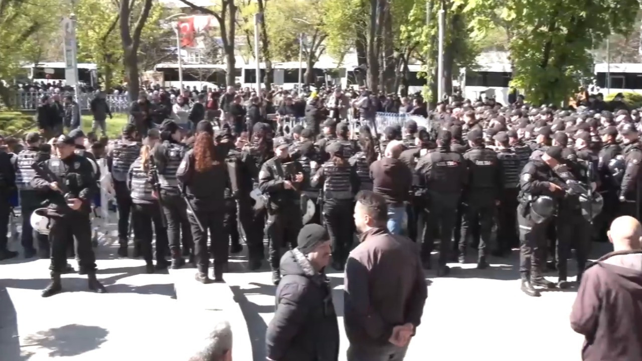 Bakanlığa yürüyeceklerdi: Madenciler polis ablukasına uyandı