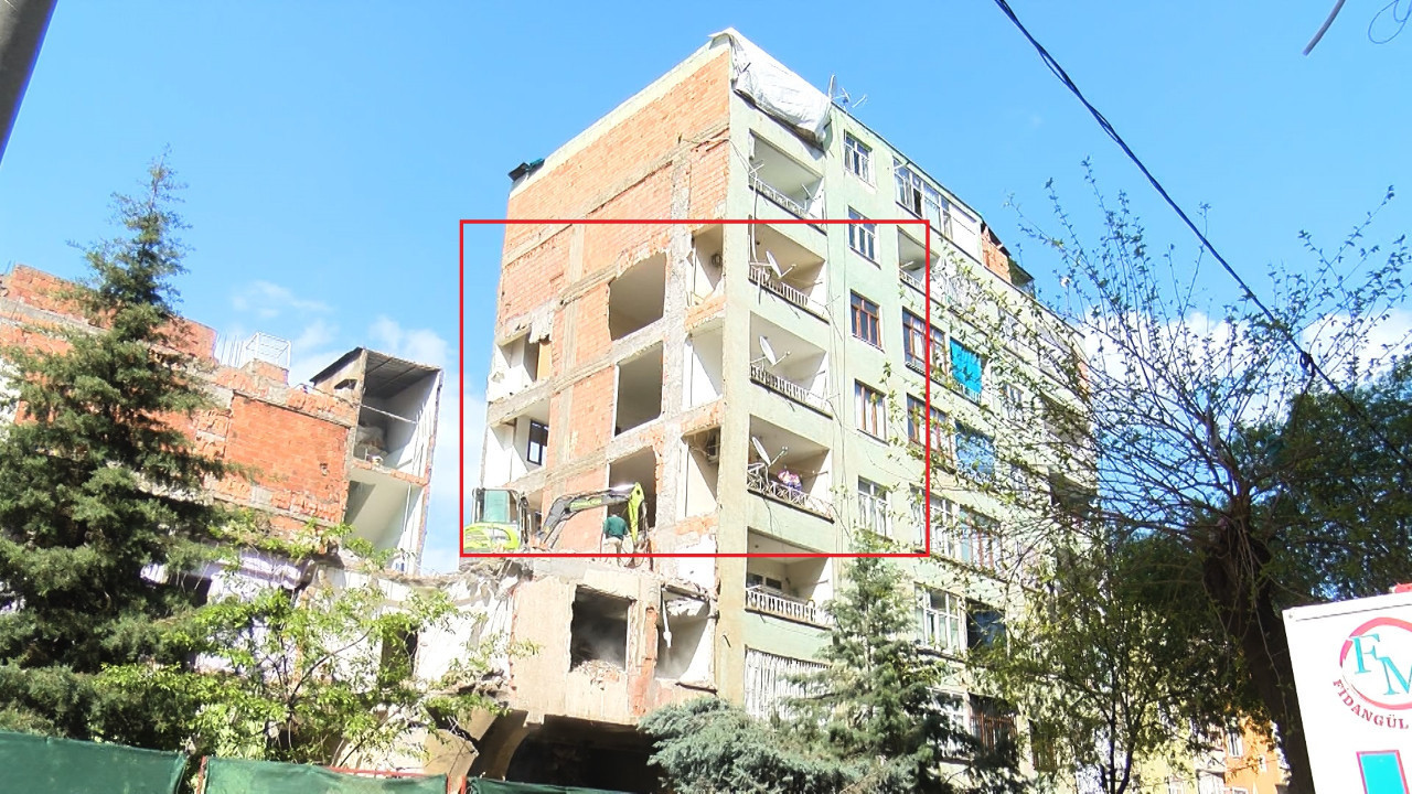 Bina yıkılınca müteahhidin oyunu ortaya çıktı