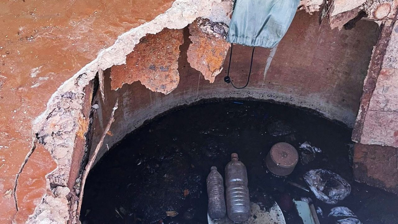 Tuvalet çöktü, saatlerce dışkının içinde mahsur kaldı