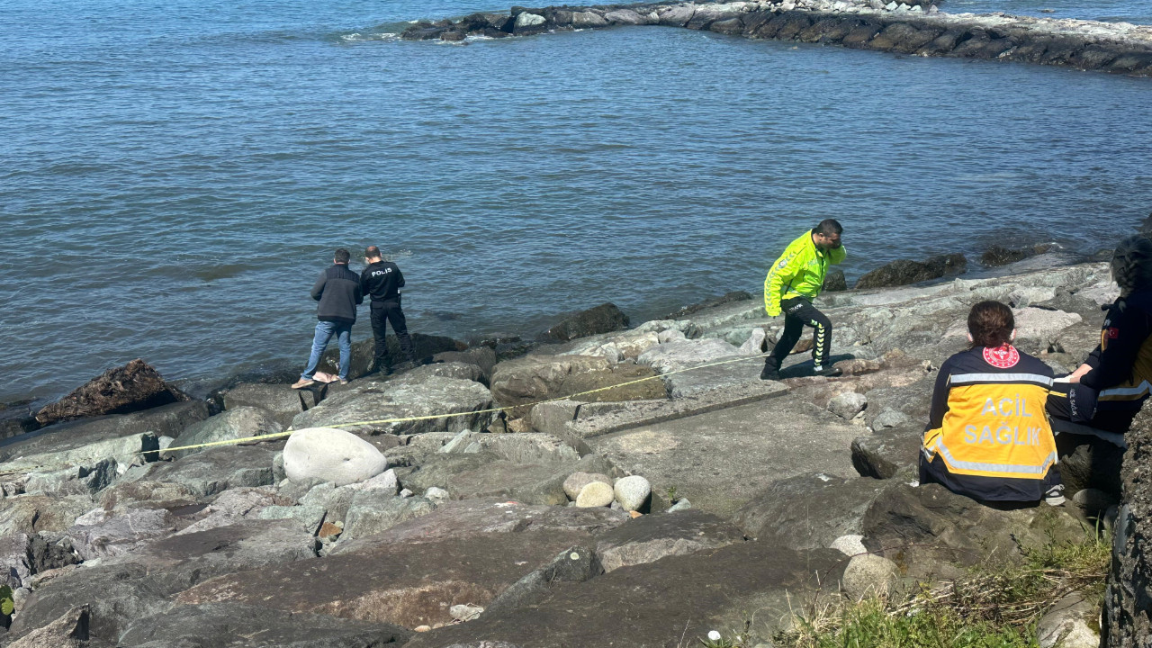 Deniz kıyısında erkek cesedi bulundu