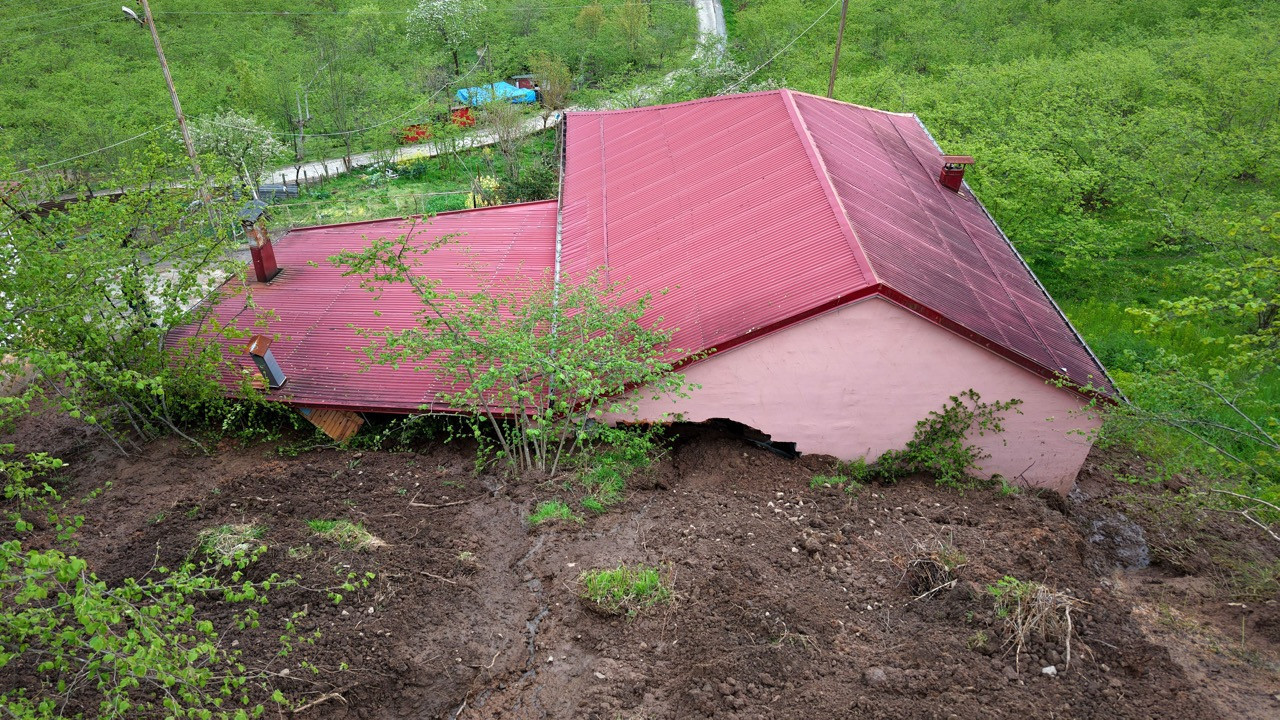 Faciadan kıl payı kurtuluş: Evde olmadığı için hayatta kaldı