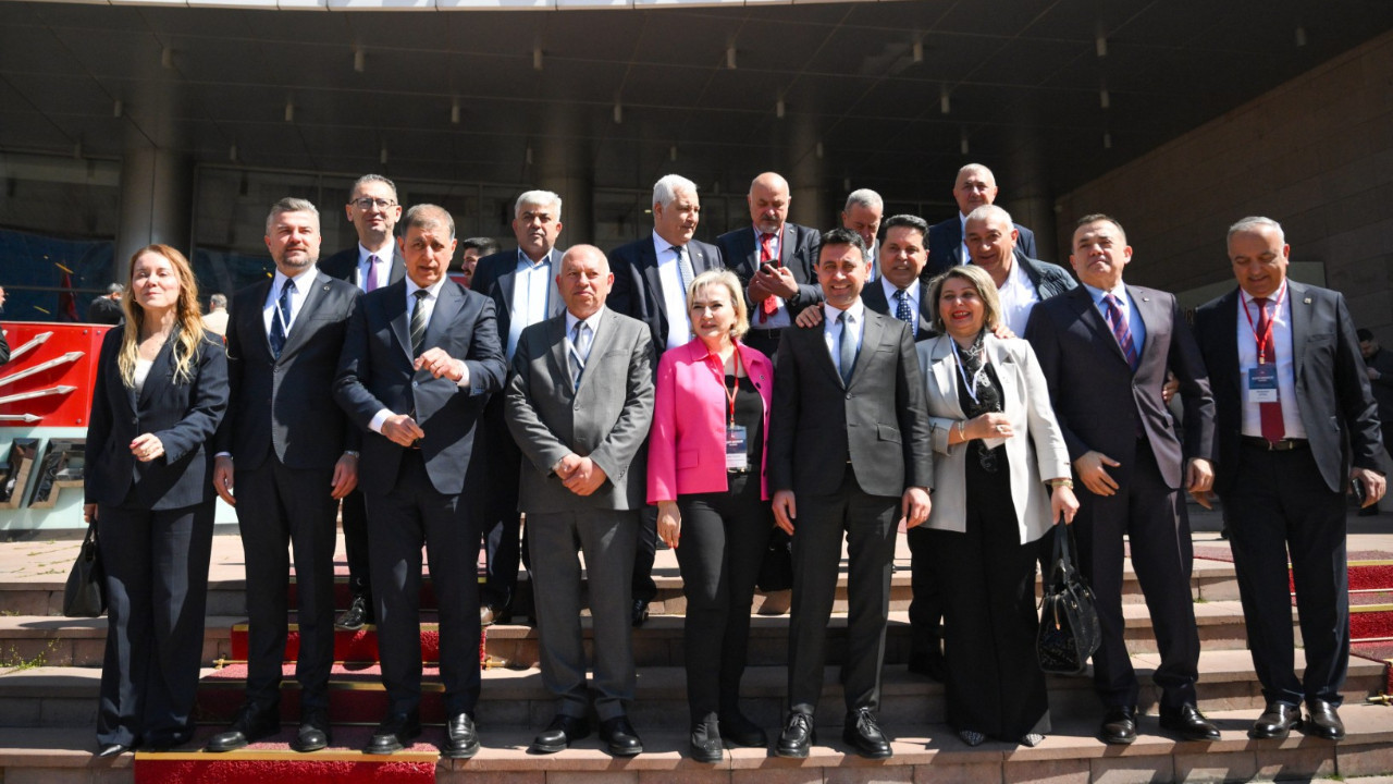 Kritik toplantı başladı, gözler CHP'de