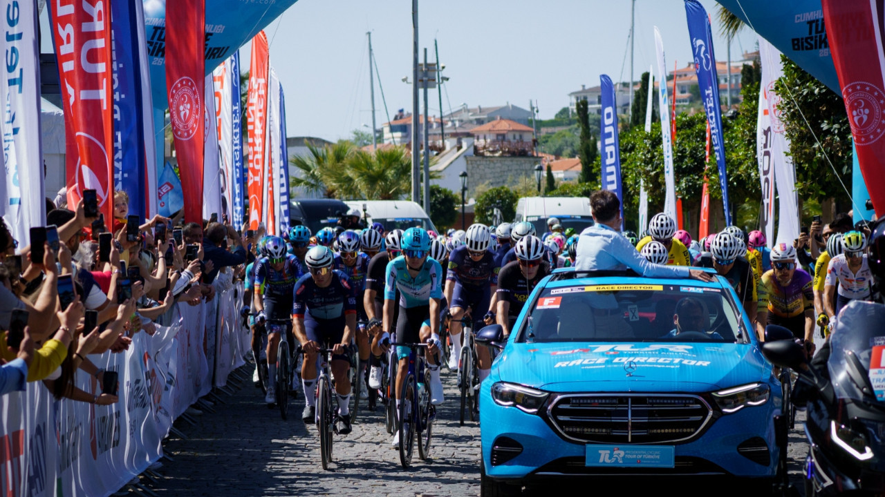 Cumhurbaşkanlığı Türkiye Bisiklet Turu Çeşme'den yola çıktı