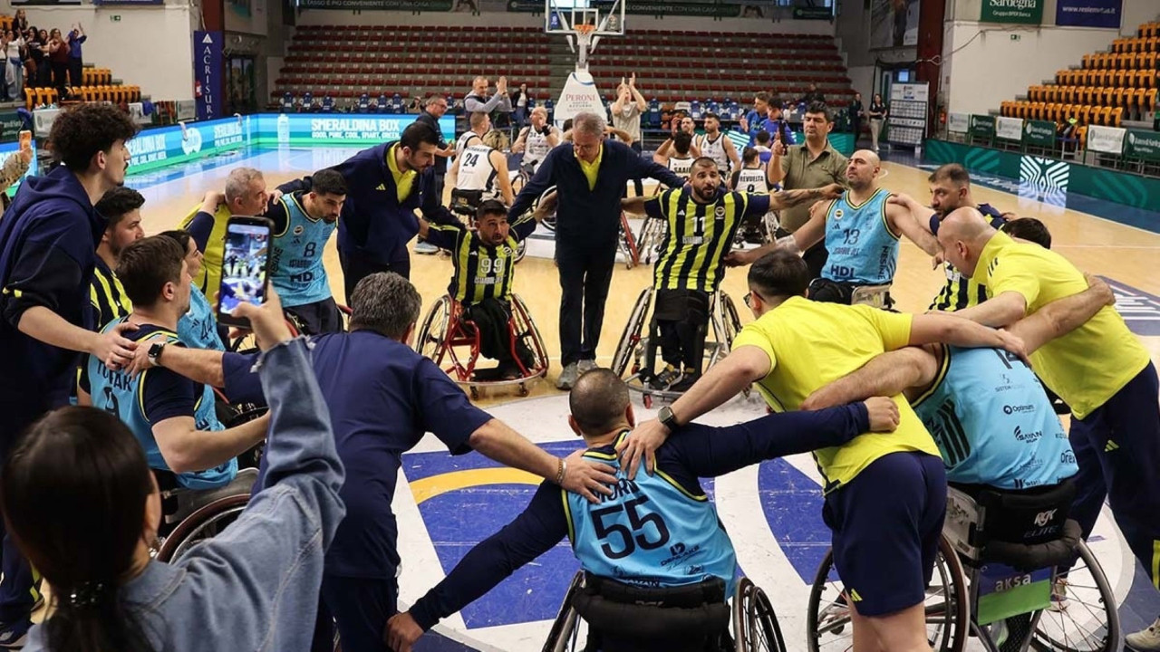 Galatasaray'ı yenen Fenerbahçe, Avrupa şampiyonu oldu