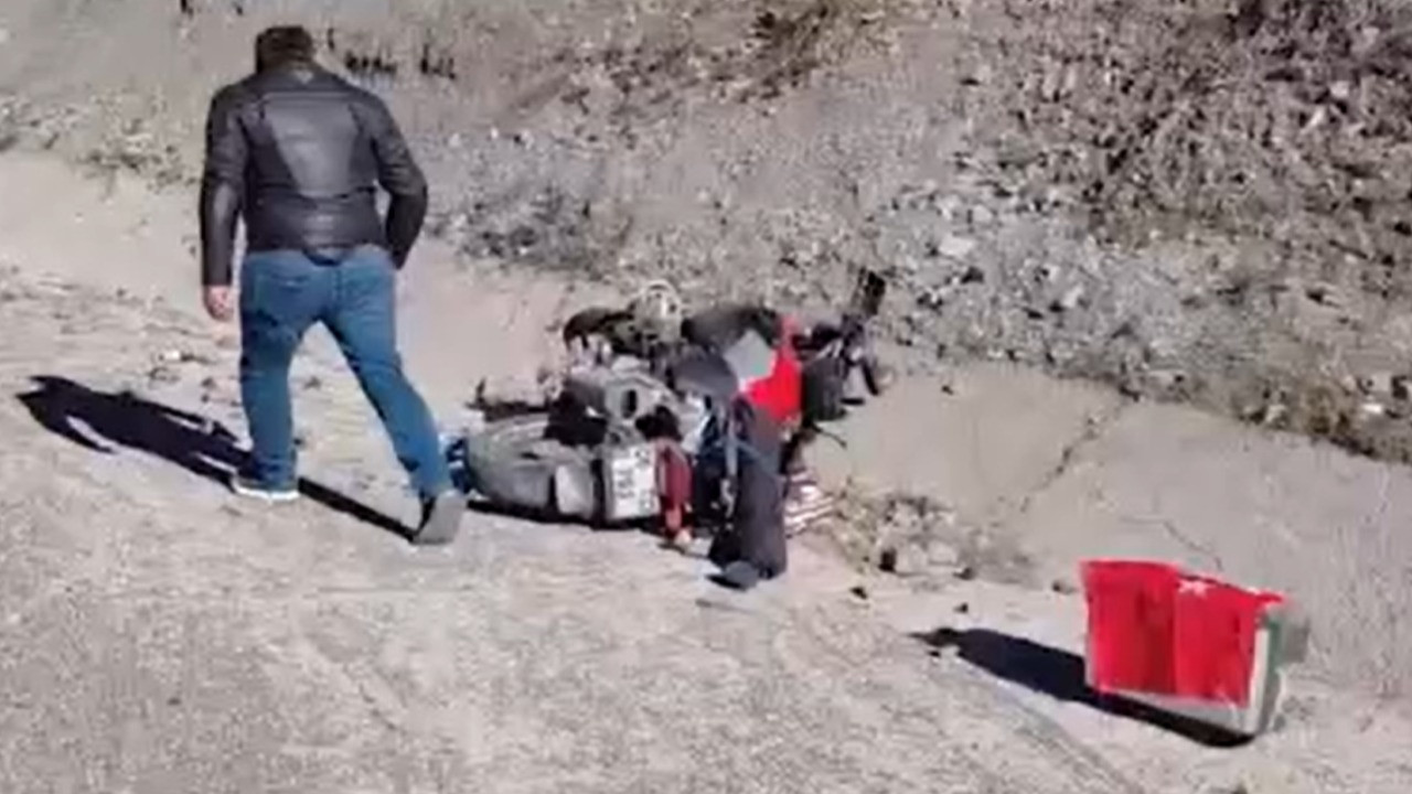 Motosikletler peş peşe kaza yaptı: 2 yaralı