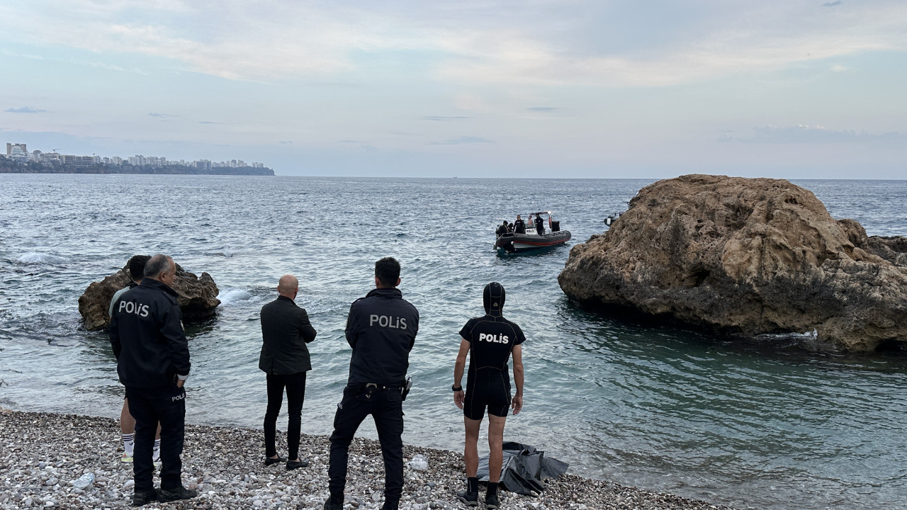 Denize girip boğuldu