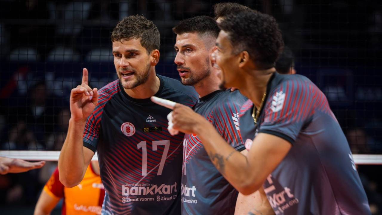 Efeler Ligi'nde şampiyon Ziraat! Galatasaray'ın hasreti 37 yıla çıktı