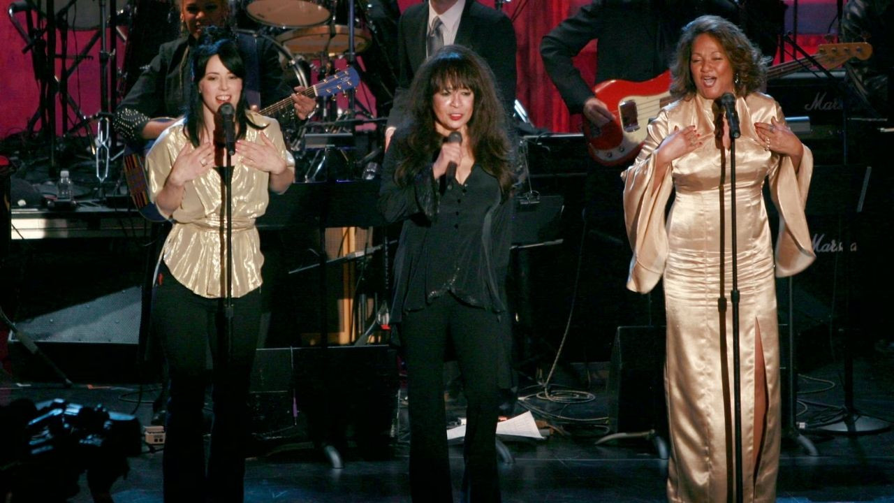 Efsane kız grubunun hayattaki son üyesi de öldü