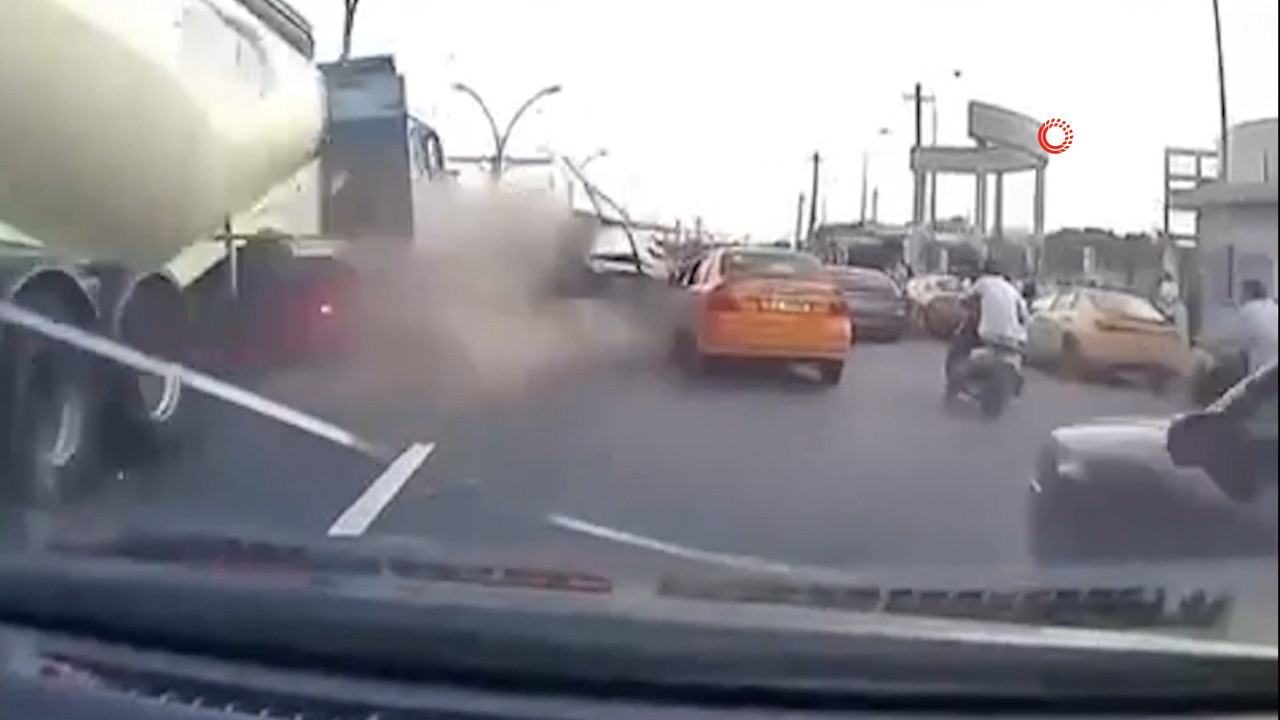 Freni boşalan kamyon 35 aracı ezdi: 7 ölü