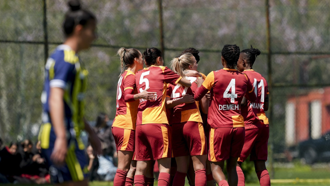 Galatasaray, Fenerbahçe'yi kadınlar derbisinde de yendi: 5 gol çıktı