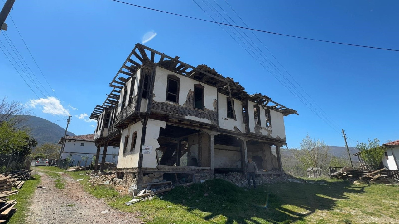 Mirasçılar aralarında anlaşamadı 250 yıllık konak yıkılıyor