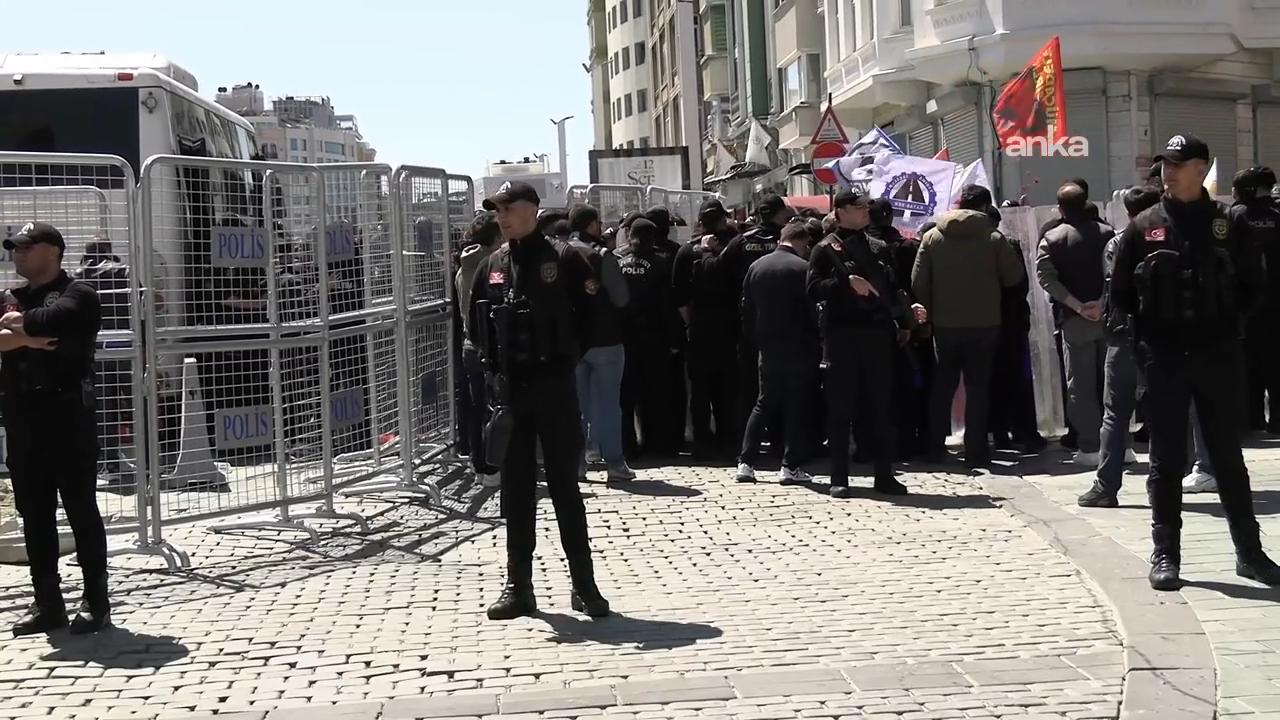 Taksim'de 1 Mayıs anmasına polis engeli: Gözaltına alındılar