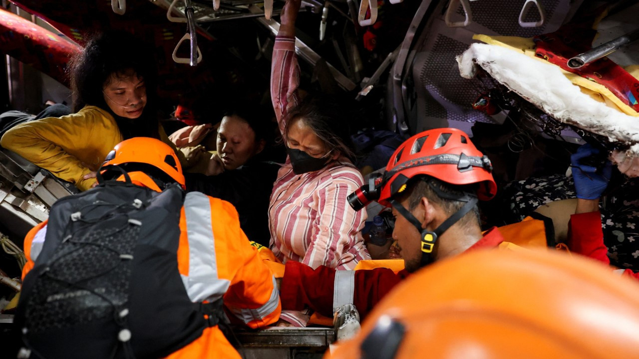 Tren kazası: 4 ölü, onlarca yaralı var