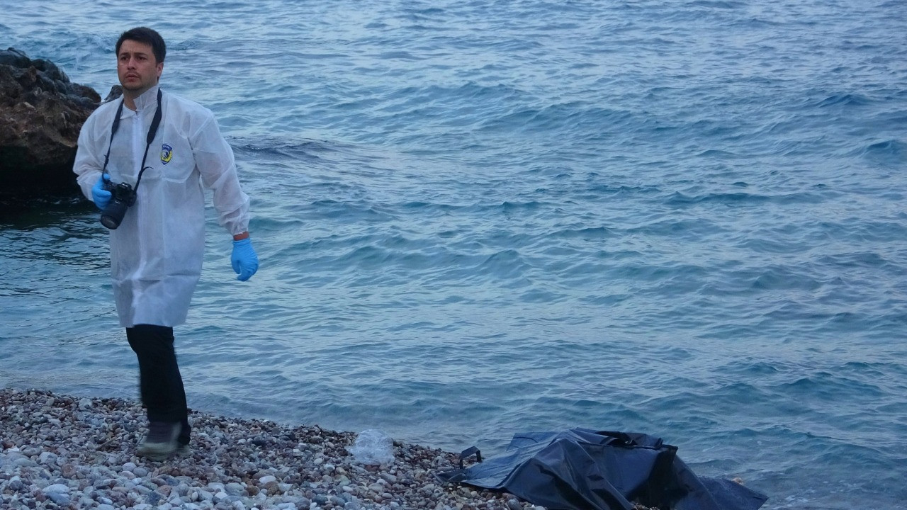 Antalya’da denizde boğulan gencin kimliği parmak izinden belirlendi