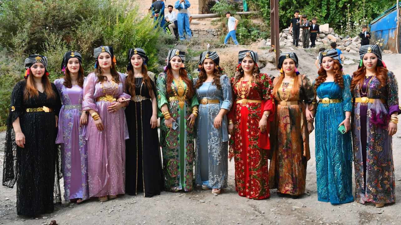 Aşiretten düğün kararı: Altına, kuaföre, konvoya kısıtlama geldi