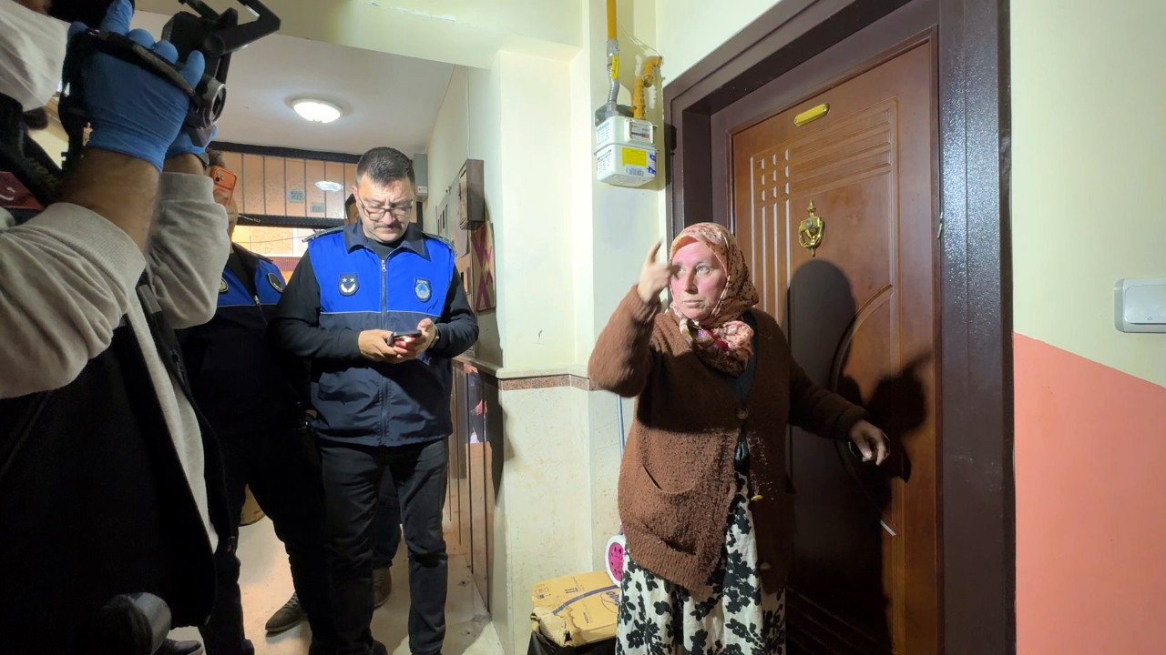 Avcılar’da çöp ev krizi: Tahliye yeniden başladı, tartışma çıktı