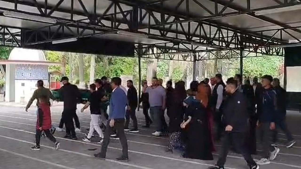 Babasının kullandığı minibüsün altında kalan Salih toprağa verildi