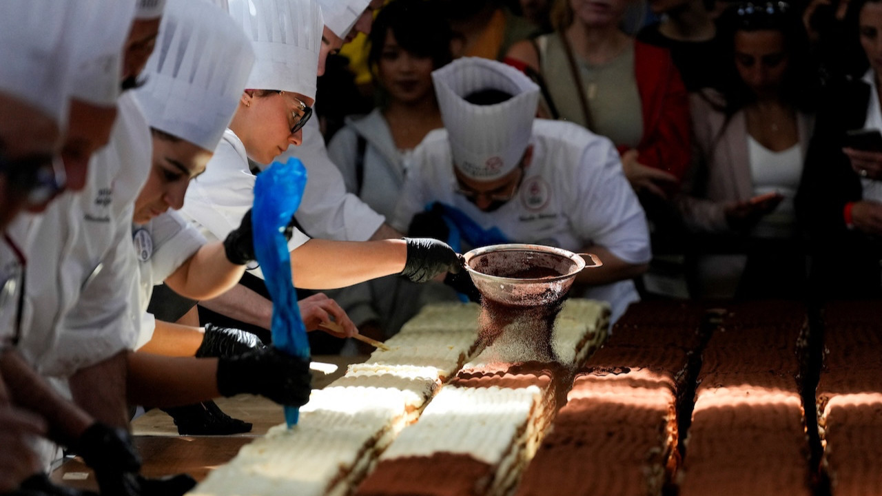 Dünyanın en büyük tiramisu tatlısı yapıldı