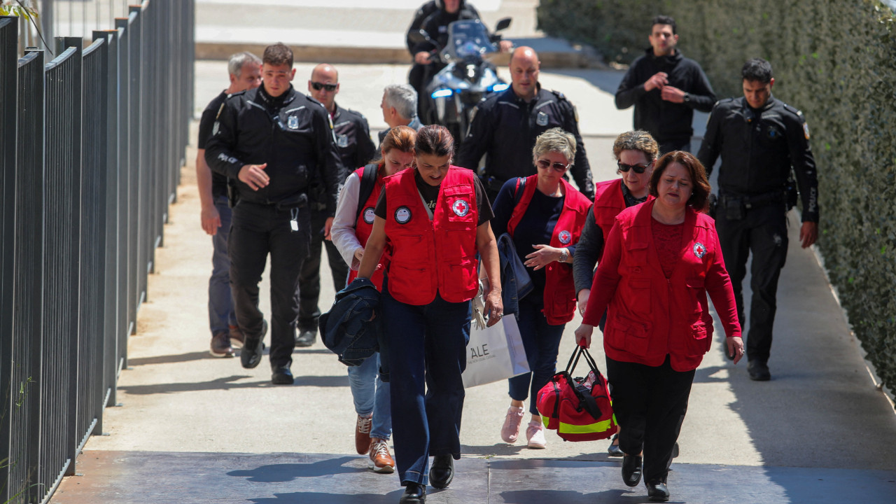 Komşuda silahlı saldırı dehşeti: 89 yaşındaki adam 5 kişiyi yaraladı