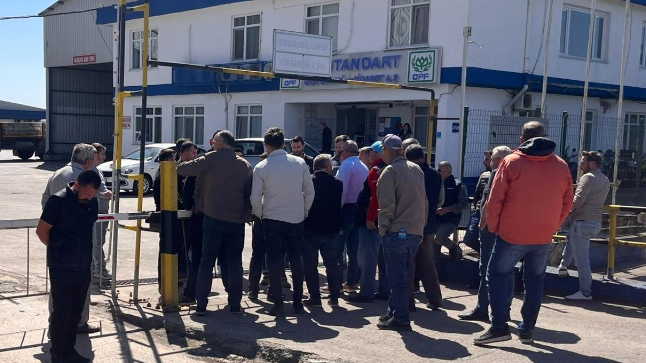 Kooperatif üyelerinden fabrika önünde eylem