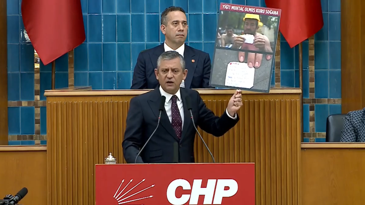 Özgür Özel, NEFES'in manşetini gösterdi: Böyle bir fotoğraf çektirilmesin diye o seçim kazanılacak