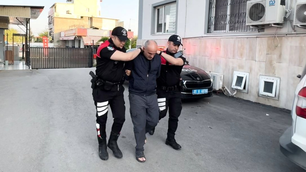 Tavuklarını yediği gerekçesiyle sokak köpeğini sopayla döven kişi gözaltında