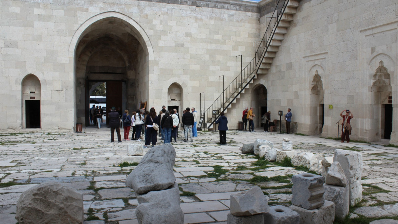 Türk dizilerinden etkilenen turistler buraya akın etti