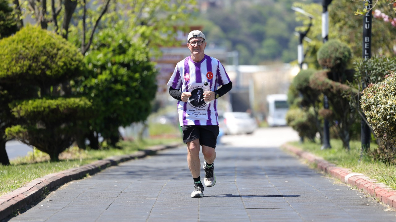 Atatürk sevdalısı diş hekimi İstanbul'dan Samsun'a koşuyor