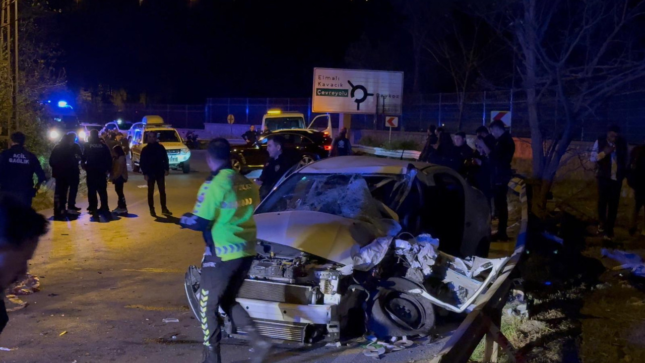 Beykoz’da can pazarı: Servis minibüsü ile otomobil çarpıştı