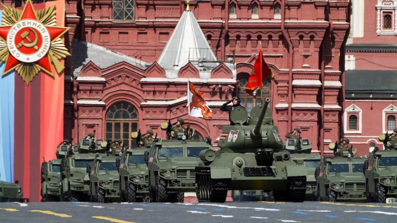 Rusya'da 18 yıl sonra bir ilk: Askeri teçhizat olmayacak