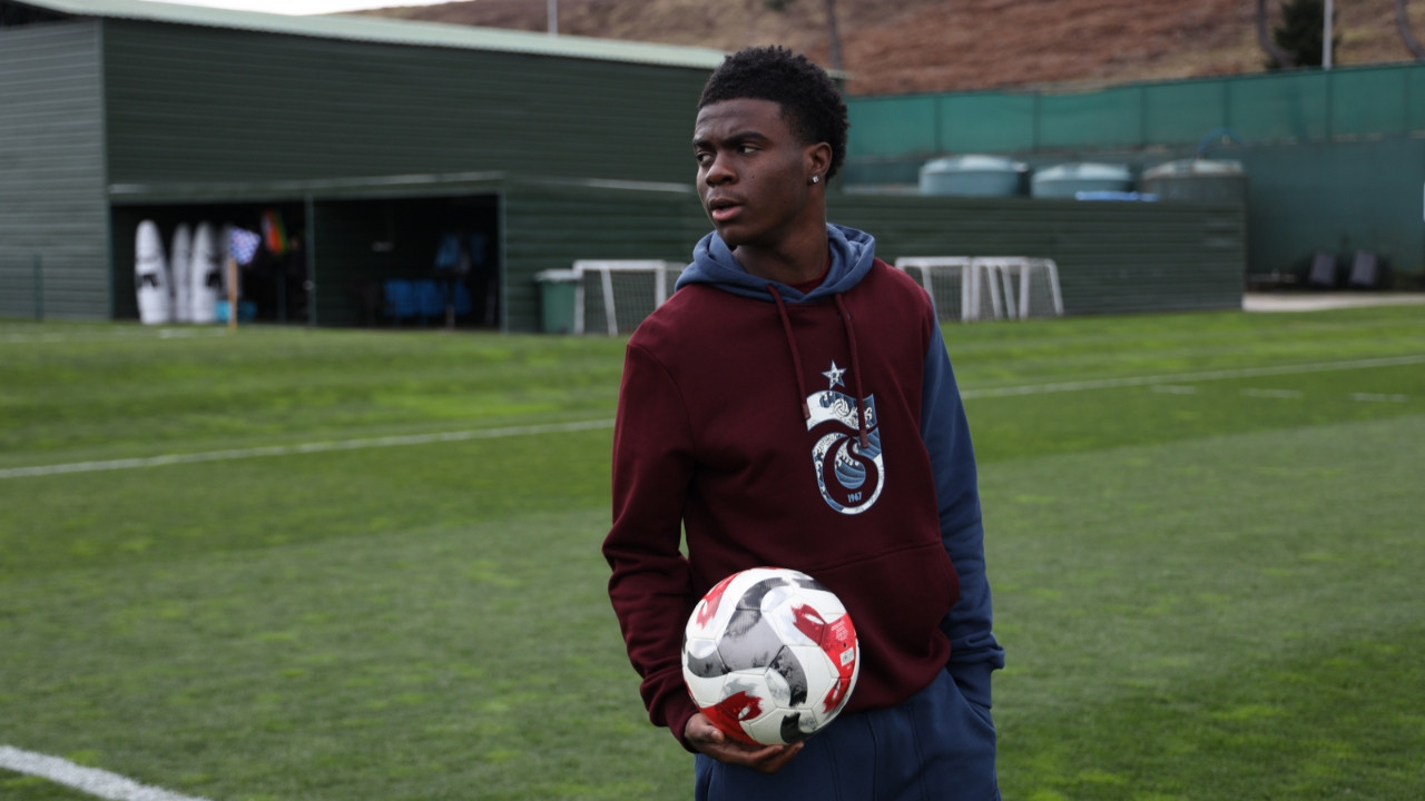 Trabzonsporlu Oulai'nin futbolcu olmasaydı seçeceği meslek şaşırttı