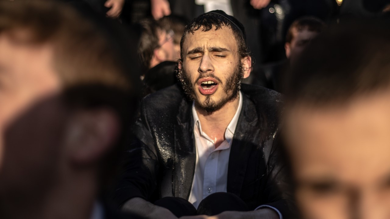 Zorunlu askerlik karşıtlarına sert müdahale