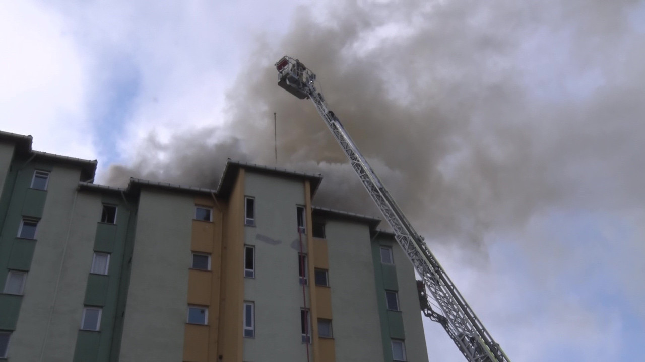 Ataşehir’de yangın: Daire küle döndü, sakat köpek mahsur kaldı