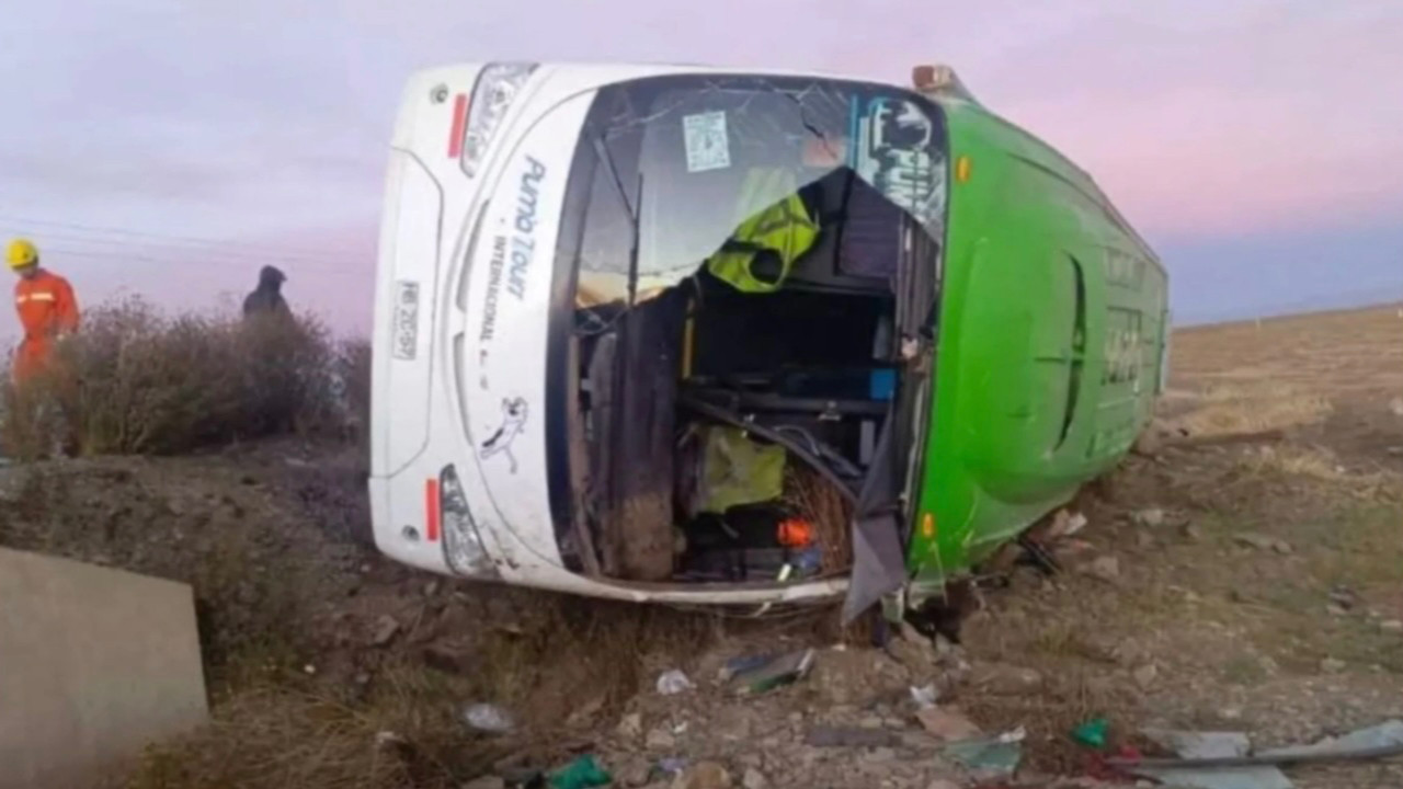 Korkunç kaza: Yolcu otobüsü devrildi, ölü ve yaralılar var