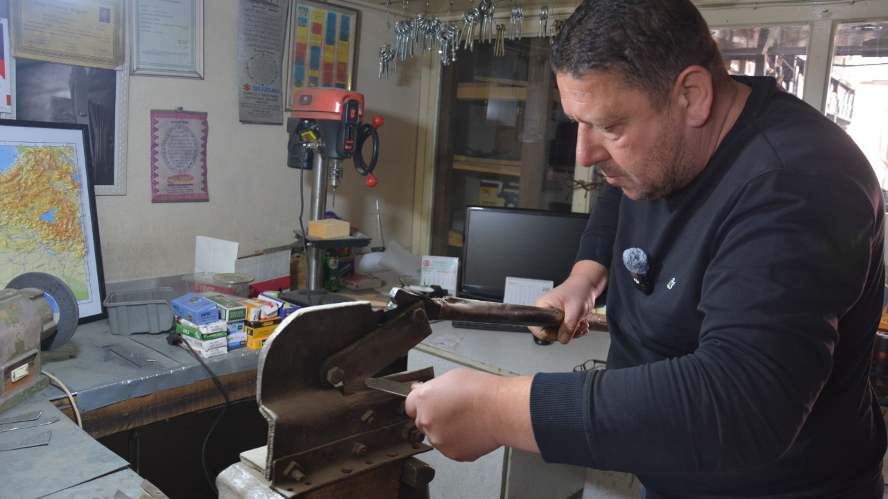 Manisa'nın son ustası 101 yıllık aile mirası için direniyor