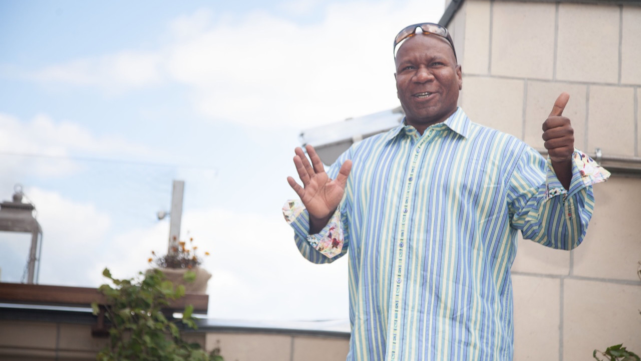 Ünlü oyuncu restoranda yere yığıldı