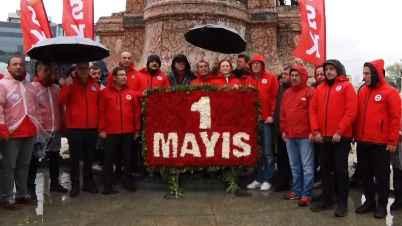DİSK Taksim Anıtı’na çelenk bıraktı