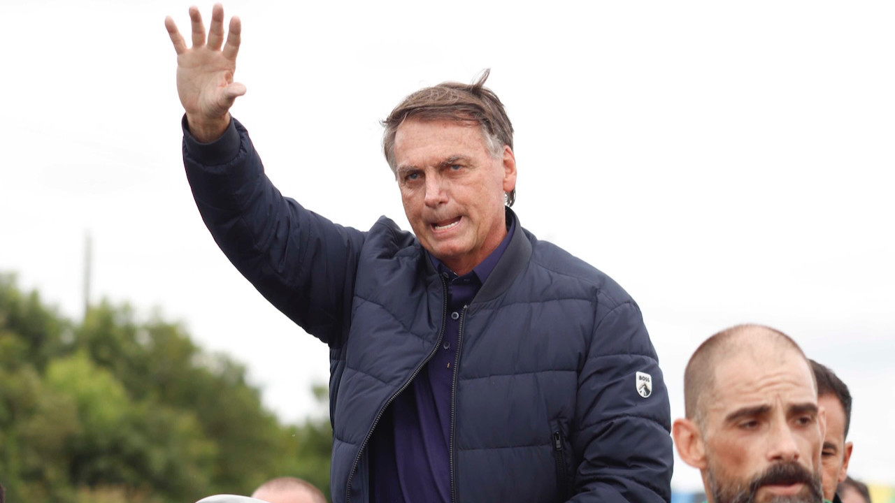 Ev hapsindeki Bolsonaro, hastaneye kaldırıldı