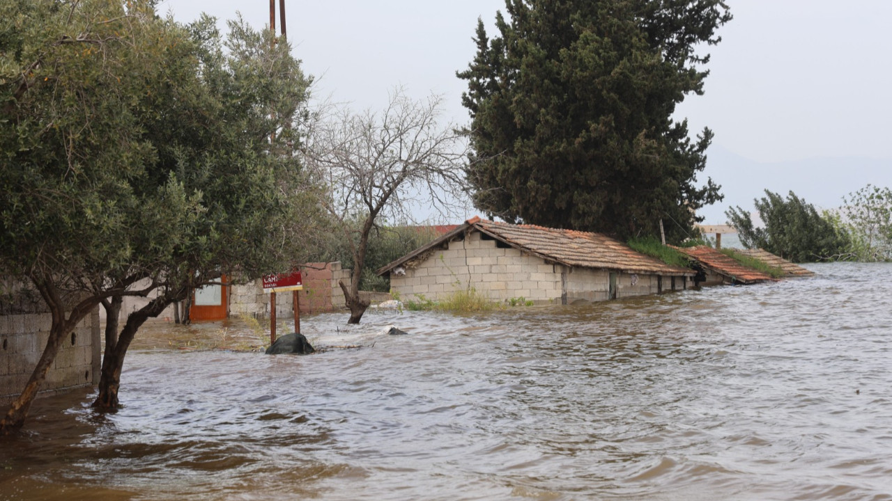 Baraj taştı, 2 köy tamamen kayboldu