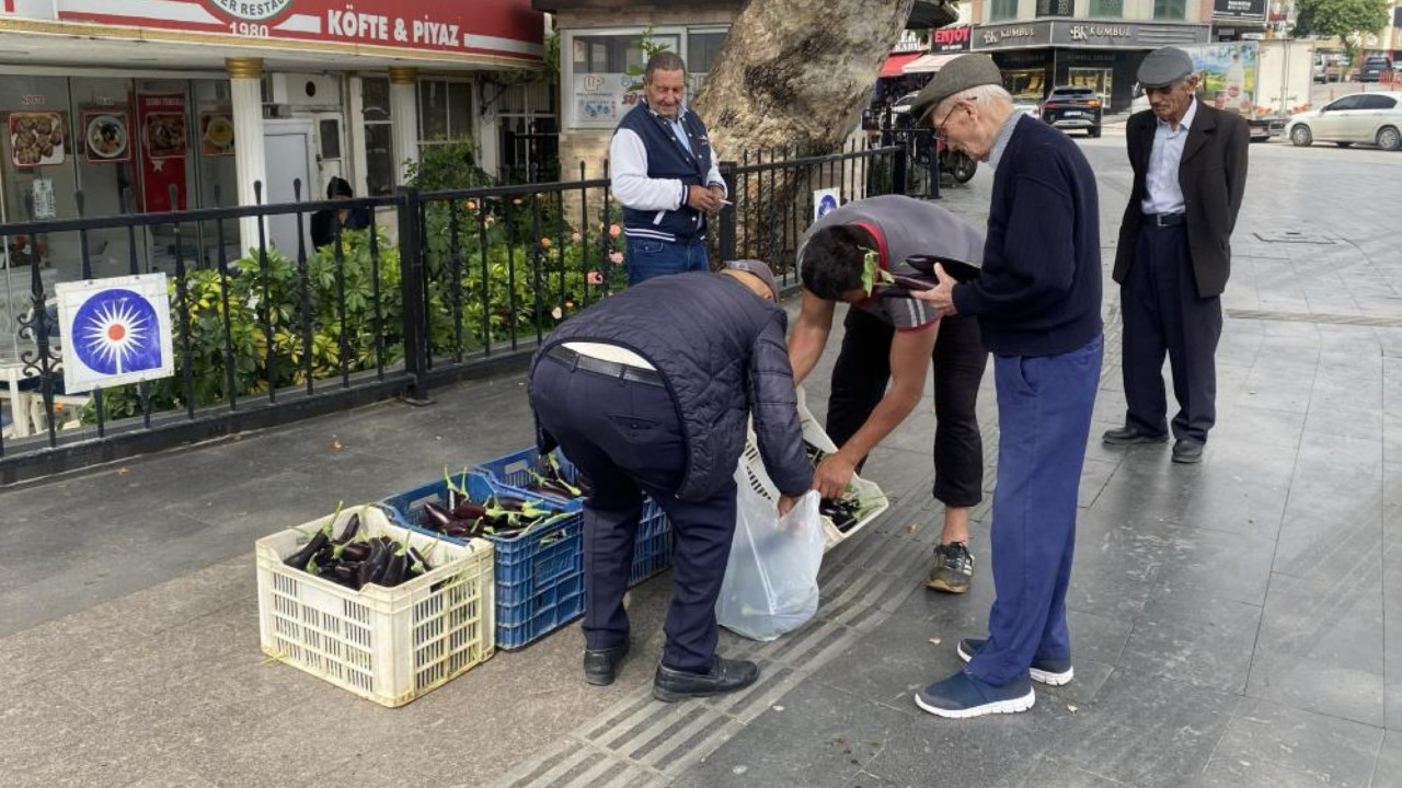Maliyeti kurtarmayınca çareyi bedava dağıtmakta buldu