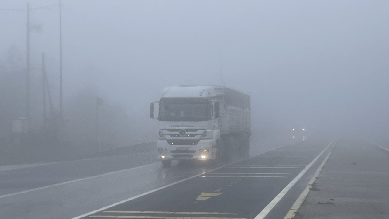 Bolu'da trafiğe sis düştü: Araçlar ilerlemekte zorlandı