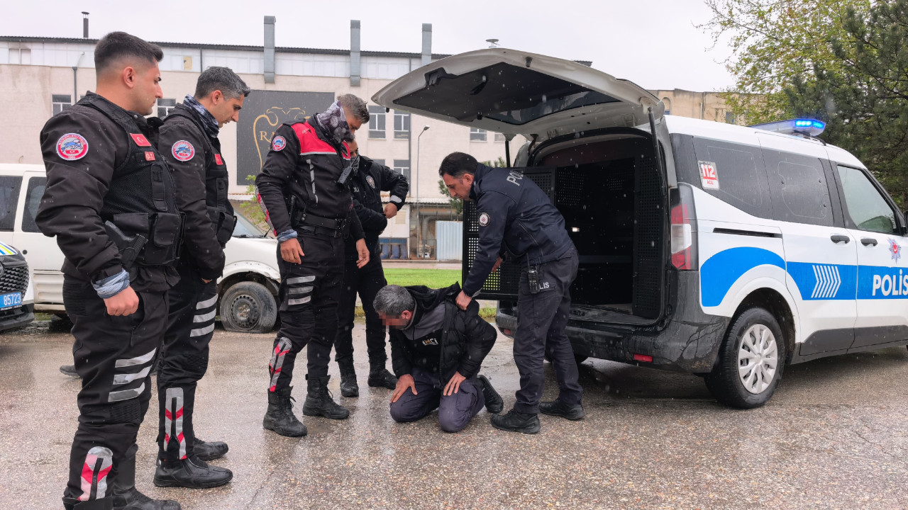 Ehliyetsiz sürücüye biber gazı: Gözaltına alındı