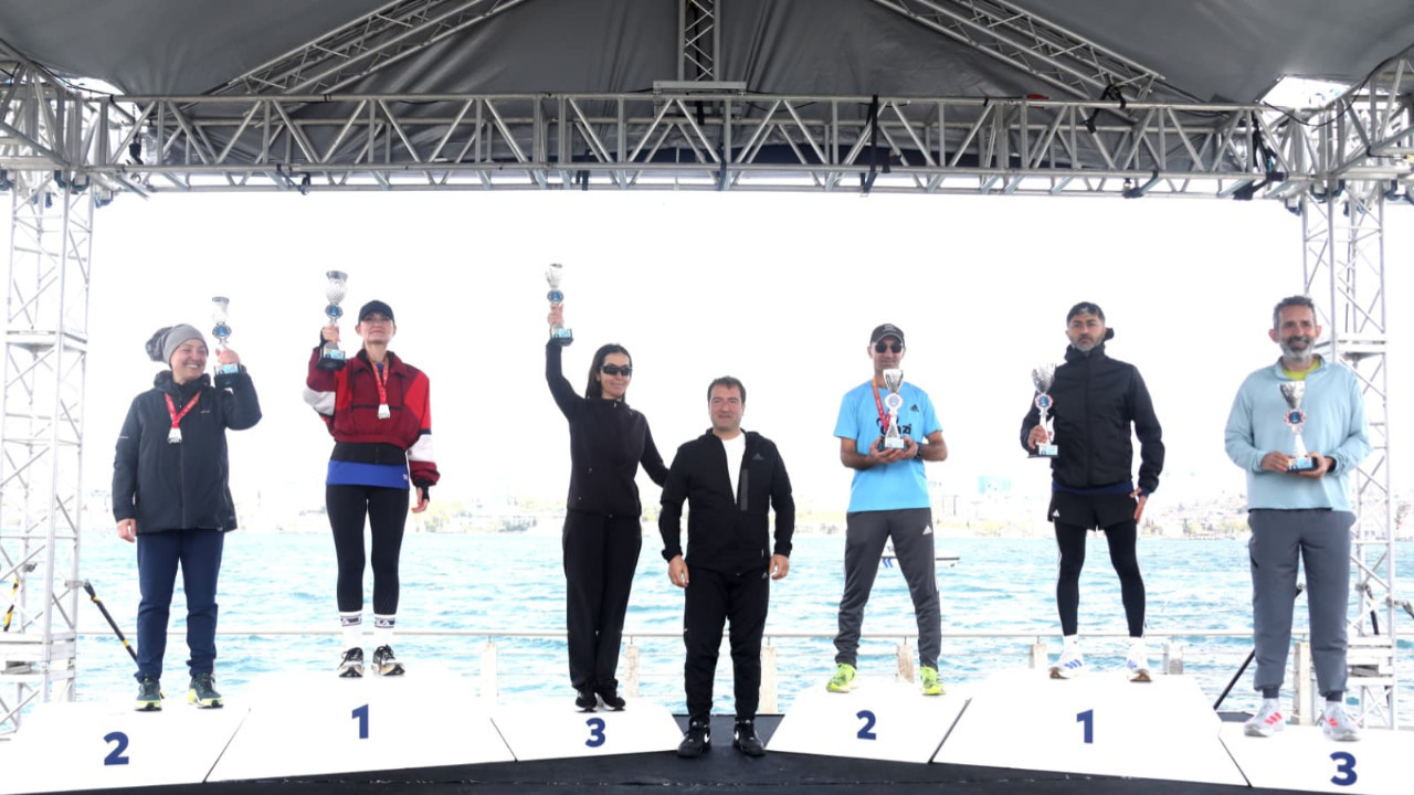 İstanbul'daki yağmur binlerce sporcuya engel olmadı
